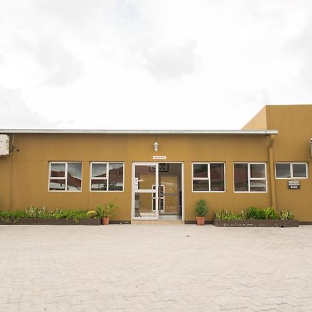 Ekamuti Town Lodge Oniihandi Kültér fotó